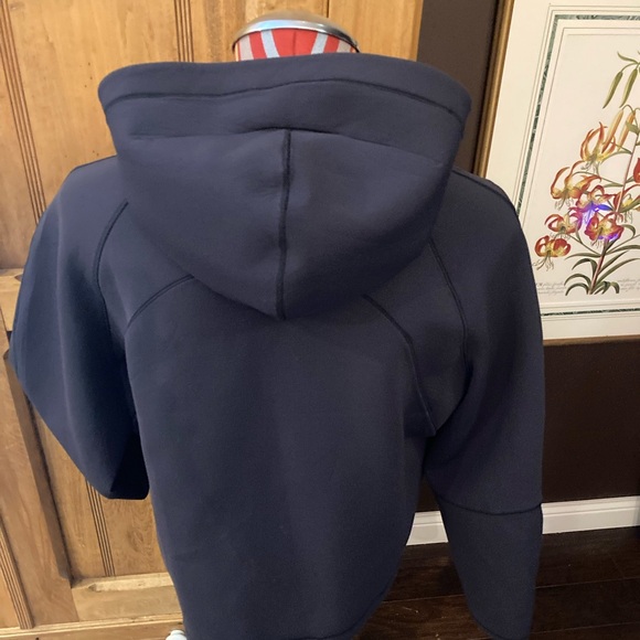 Lululemon Airwrap hoodie - Picture 4 of 8